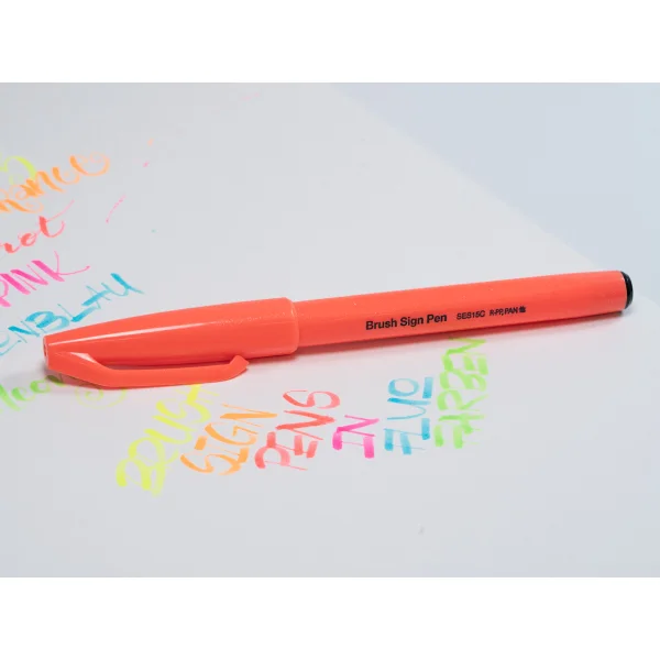 PISAK PĘDZELKOWY BRUSH SIGN PEN SES15C PENTEL FLUORESCENT RED