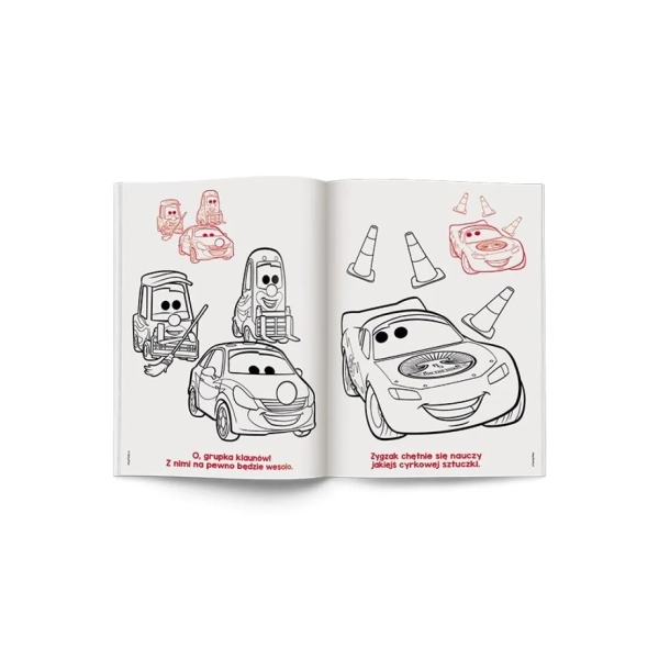 KSIĄŻECZKA DISNEY/PIXAR AUTA W TRASIE KOLOROWANKA Z NAKLEJKAMI