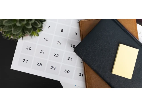 Czy klasyczne kalendarze i notesy nadal mają przewagę nad elektronicznymi zamiennikami?